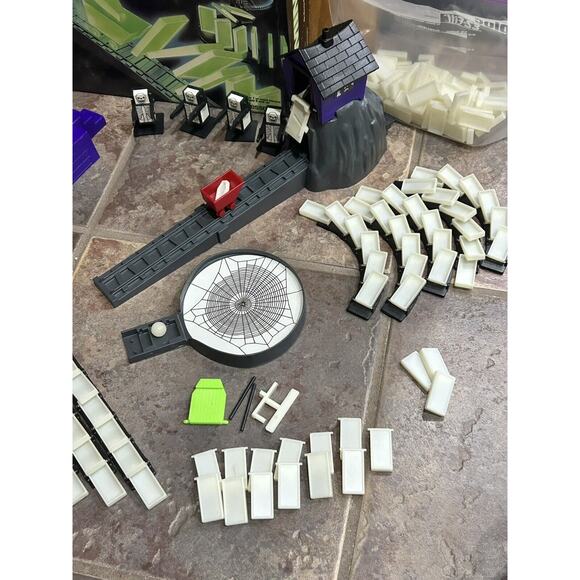 VINTAGE Domino Rally Glow in the Dark Ghost Ride Near Complete Pressman 1991 - Picture 5 of 10